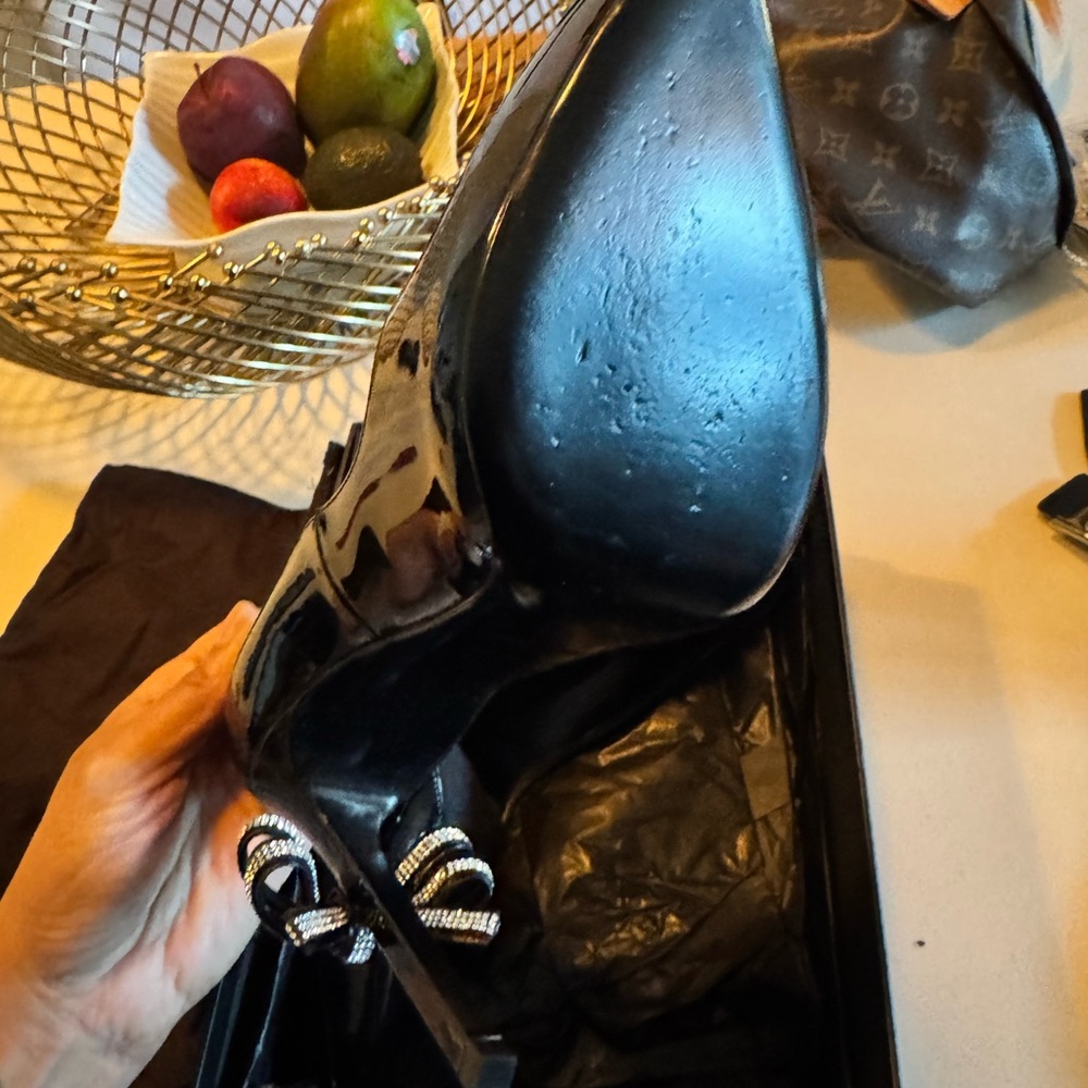 Saint Lauren Black Patent Stiletto Heels with Swarovski Bow Accent - Picture 3 of 9